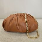 0 9190000064186 M3541 borsa pasticcino piccola in pelle con tracolla dorata